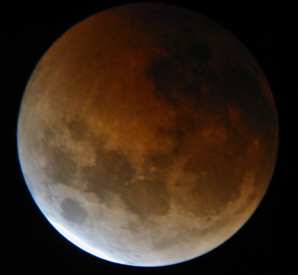 Total Lunar Eclipse Oct. 26, 2004. Image credit: Bob Trembley