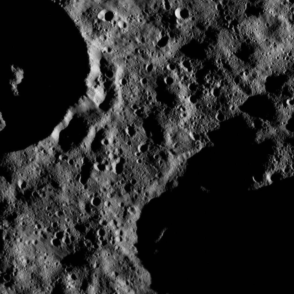 Wothin Zadeni Crater